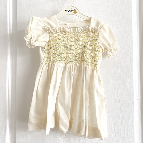 Precious vintage white dress with pink rosettes 🤍 - Picture 1 of 3